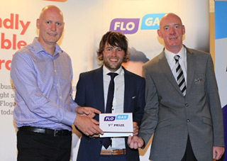 l/r John Rooney, managing director of Flogas Ireland with Neil O’Briain, who won the Top Professional prize and Paul Casey, PGA. 